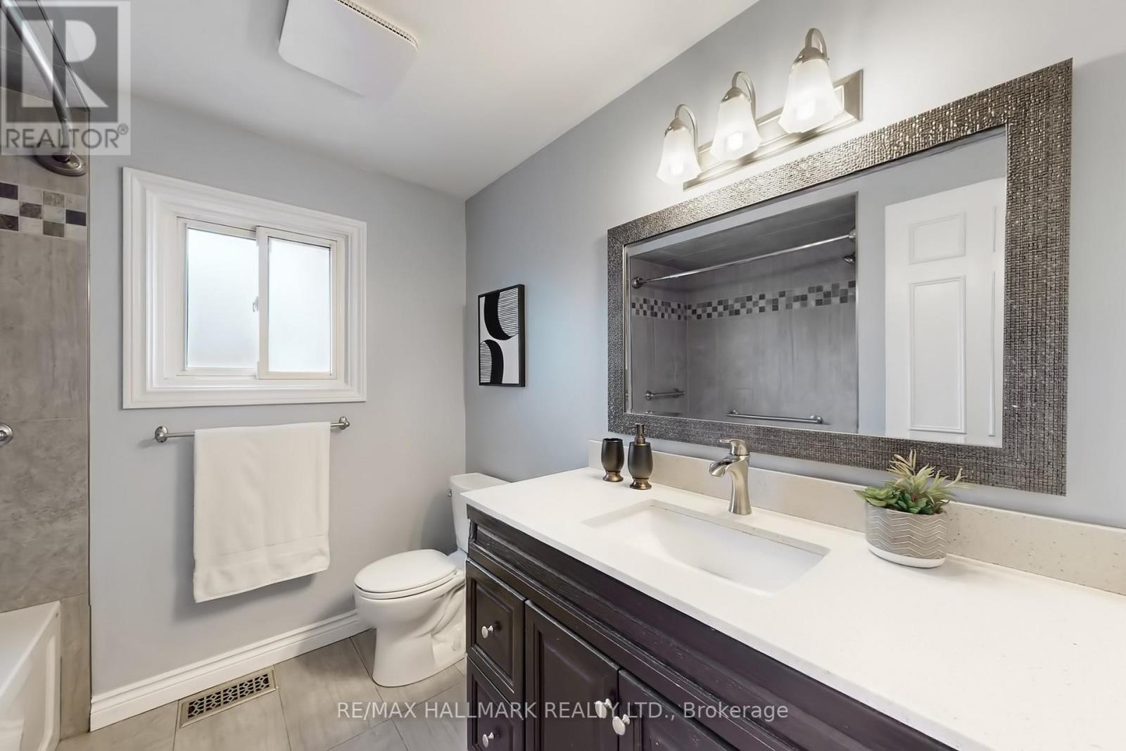 69 Dunbarton Court, Richmond Hill, Ontario  L4C 8E9 - Photo 35 - N12951676