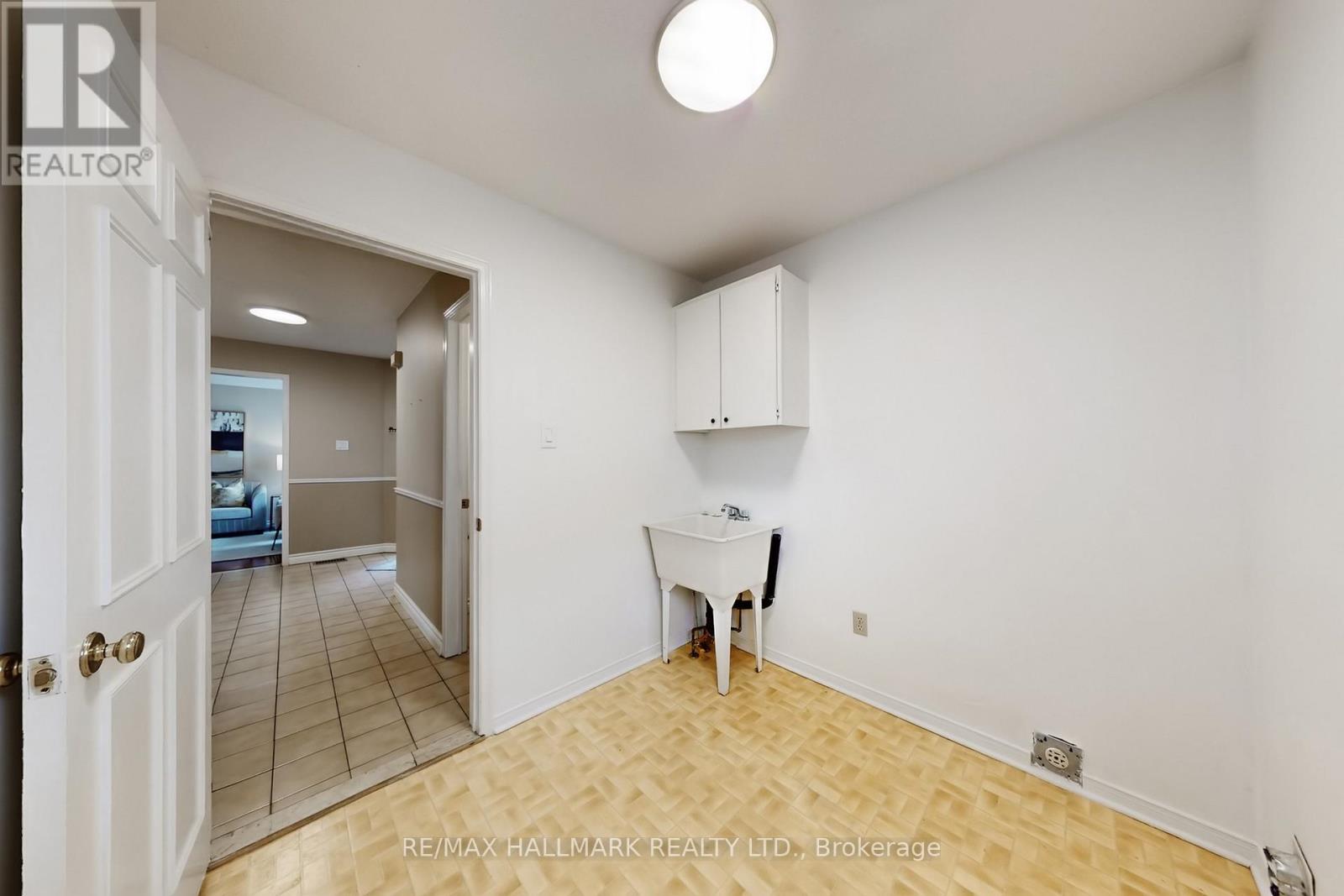 69 Dunbarton Court, Richmond Hill, Ontario  L4C 8E9 - Photo 36 - N12951676