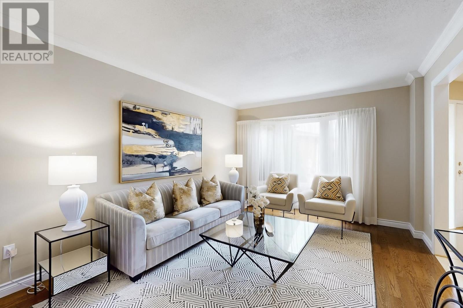 69 Dunbarton Court, Richmond Hill, Ontario  L4C 8E9 - Photo 5 - N12951676