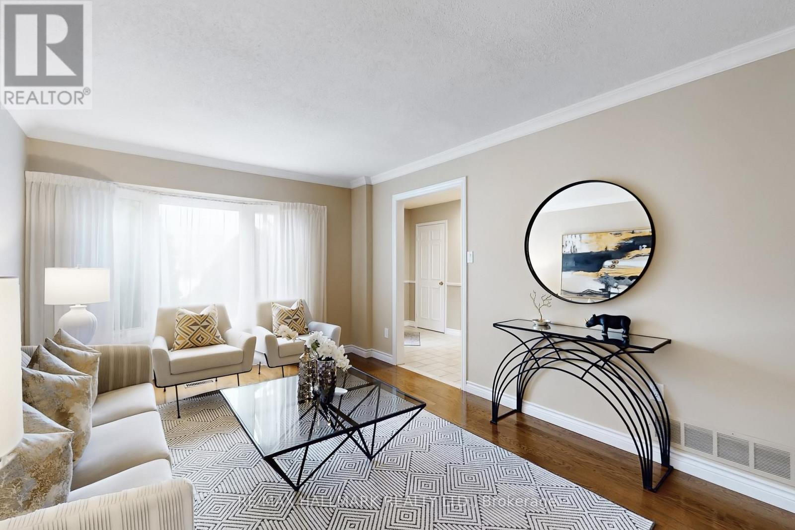 69 Dunbarton Court, Richmond Hill, Ontario  L4C 8E9 - Photo 7 - N12951676