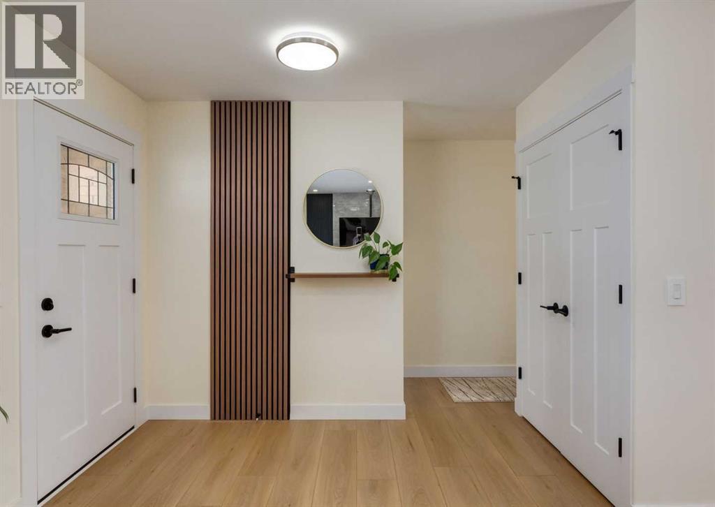 5219 Valiant Drive Nw, Calgary, Alberta  T3A 0Y6 - Photo 2 - A2292421