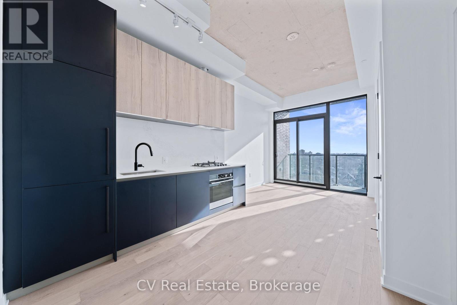 810 - 2625 Dundas Street W, Toronto, Ontario  M6P 0C5 - Photo 3 - W12956764