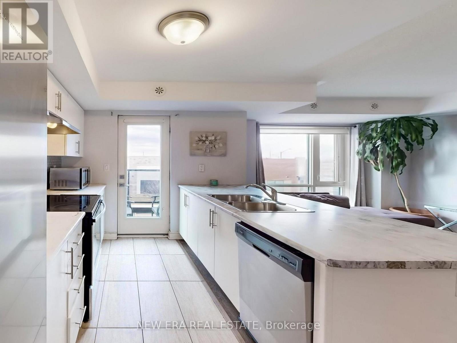 12 - 100 Dufay Road, Brampton, Ontario  L7A 4S3 - Photo 6 - W12959572