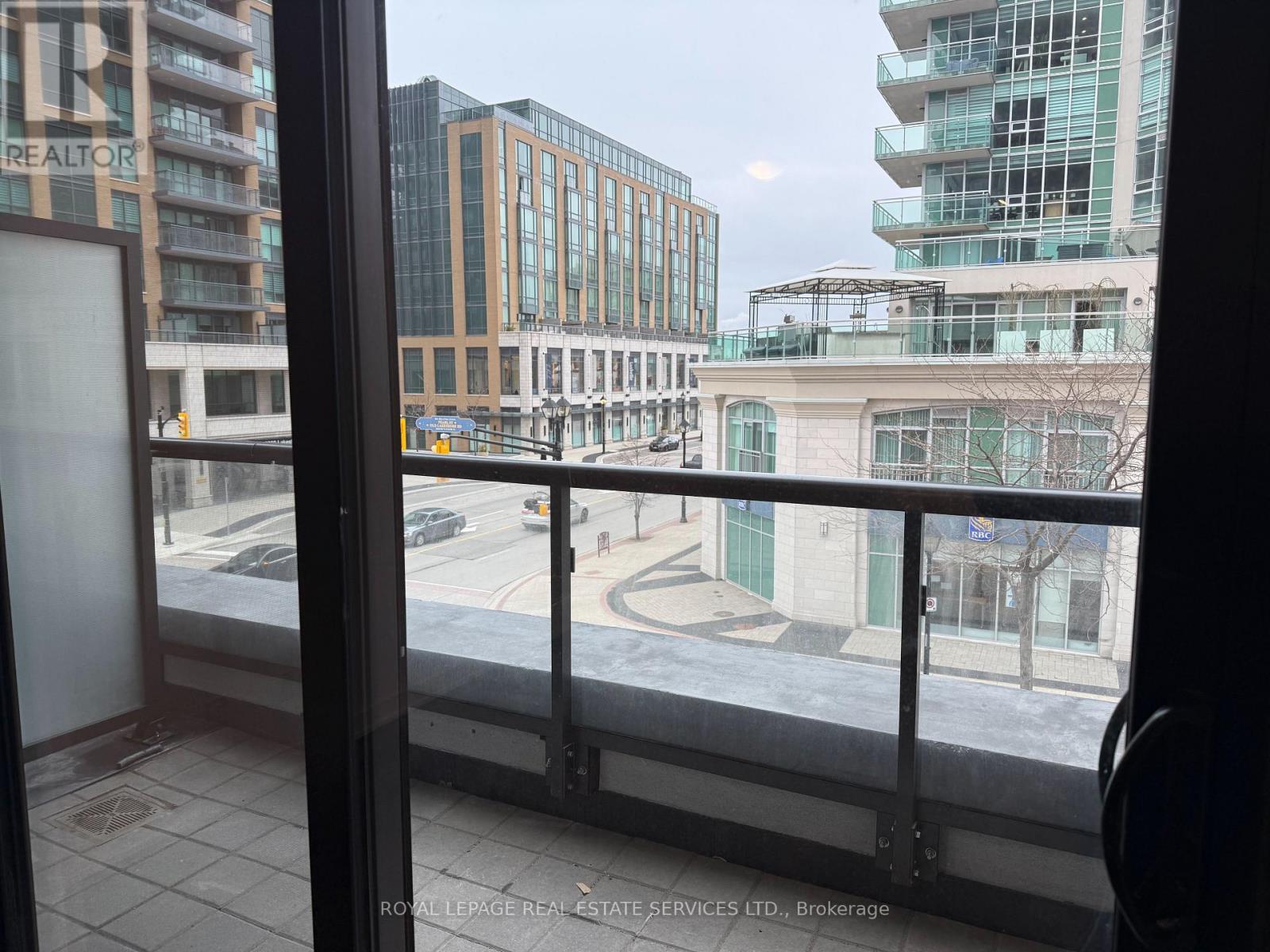 216 - 2075 Lakeshore Road, Burlington, Ontario  L7R 1E2 - Photo 2 - W12959574