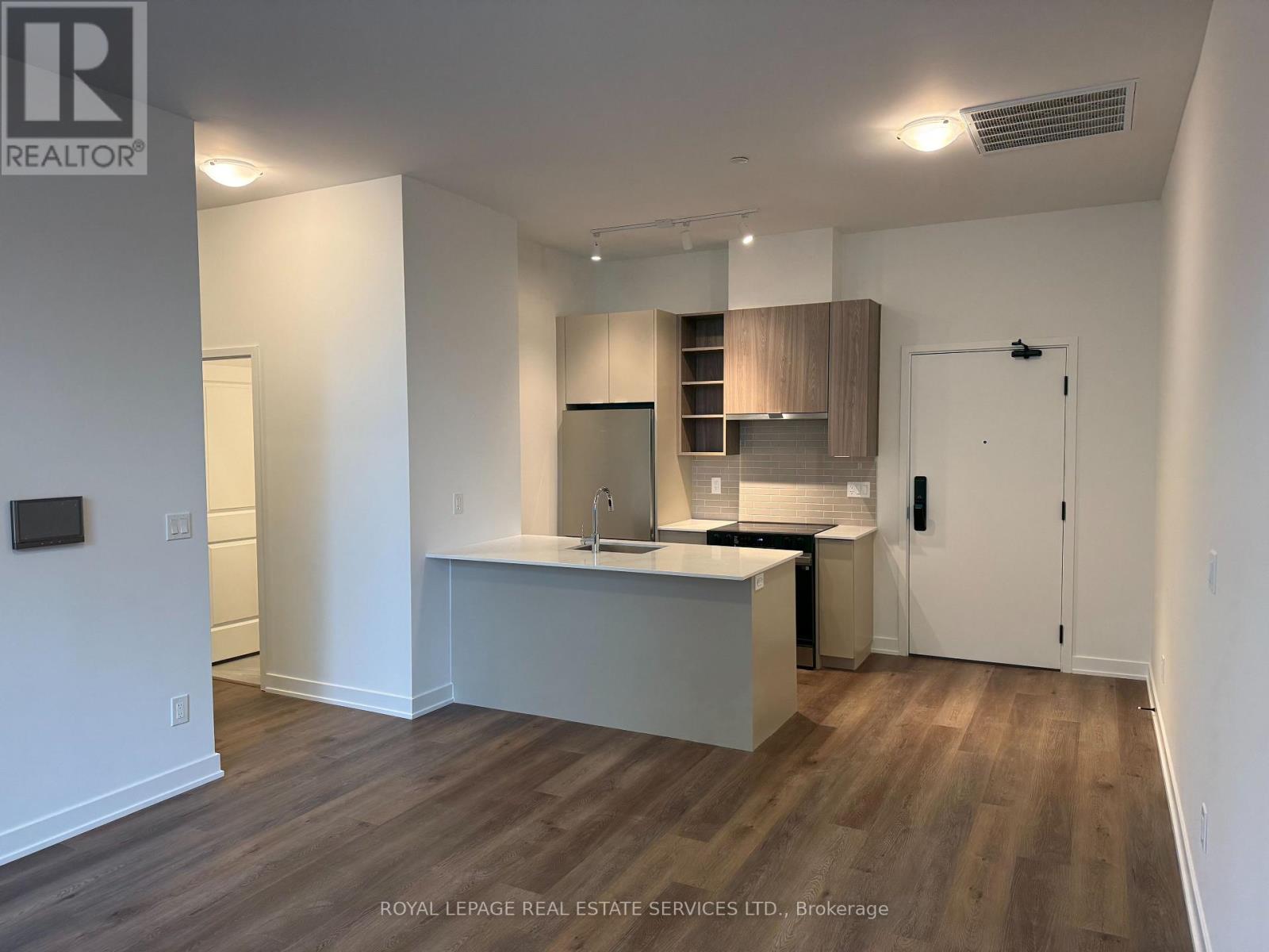 216 - 2075 Lakeshore Road, Burlington, Ontario  L7R 1E2 - Photo 3 - W12959574