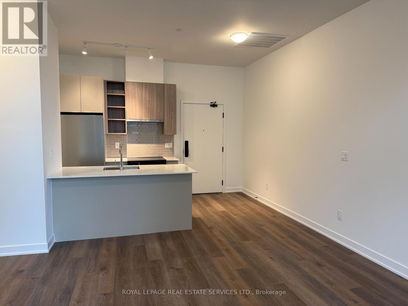 216 - 2075 Lakeshore Road, Burlington, Ontario  L7R 1E2 - Photo 4 - W12959574