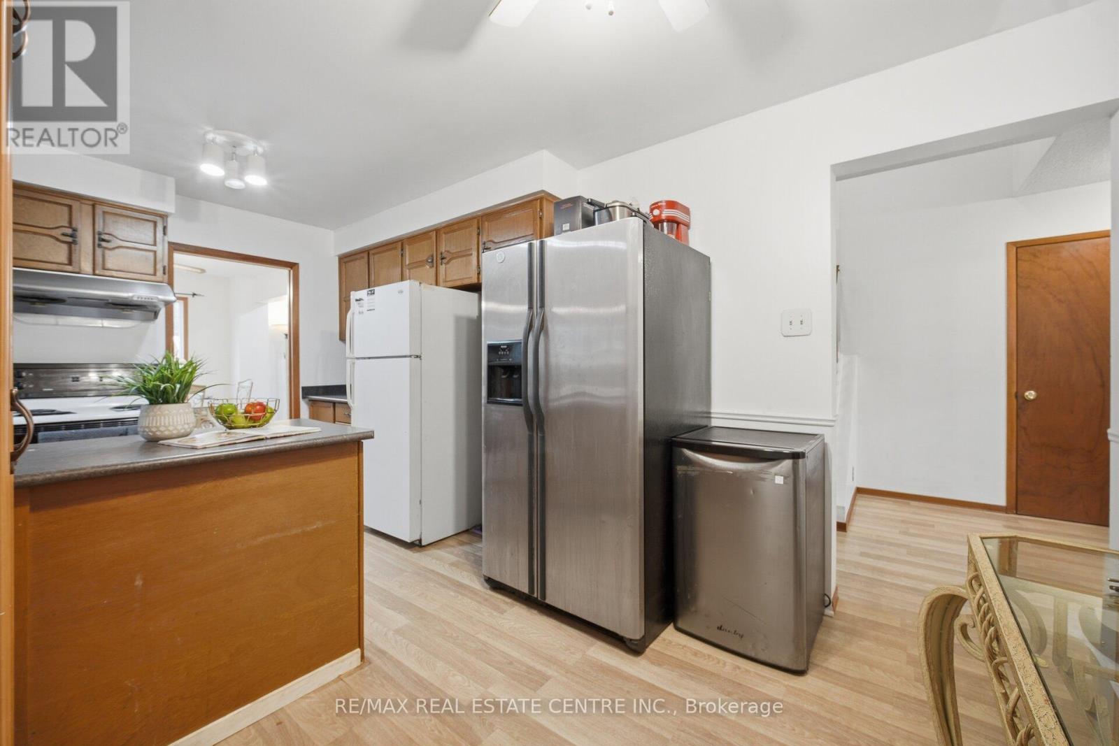 32 Dafoe Crescent, Brampton, Ontario  L6Y 2L2 - Photo 11 - W12959586