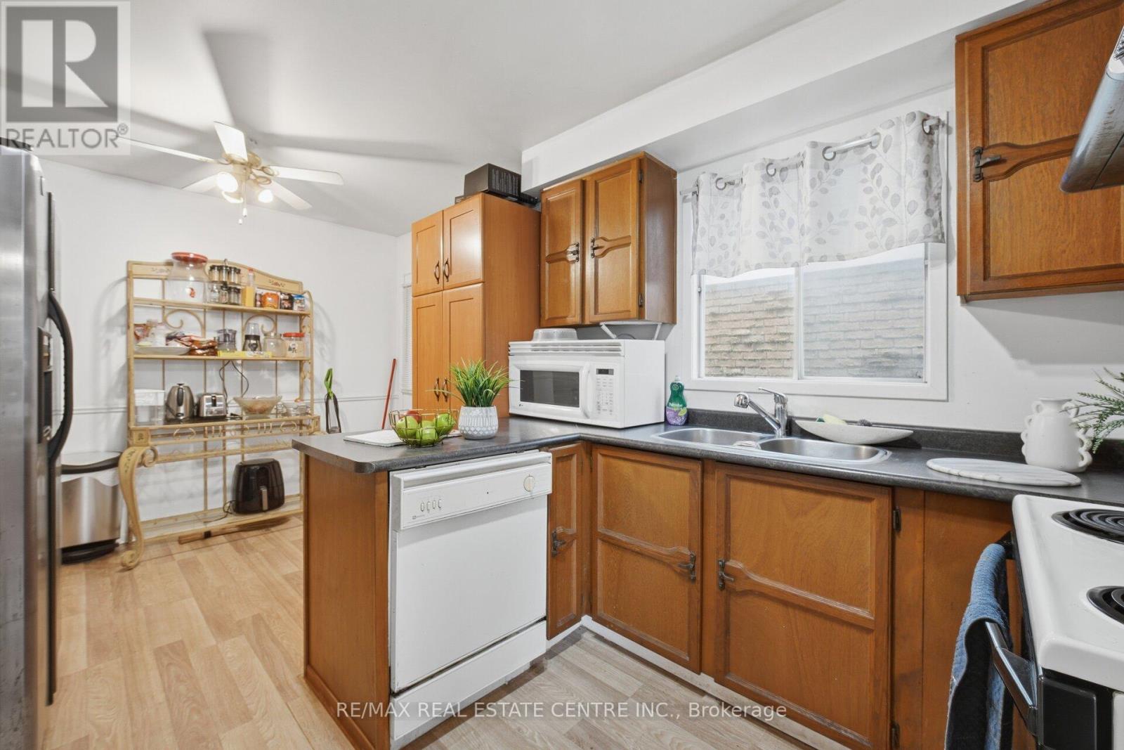 32 Dafoe Crescent, Brampton, Ontario  L6Y 2L2 - Photo 12 - W12959586