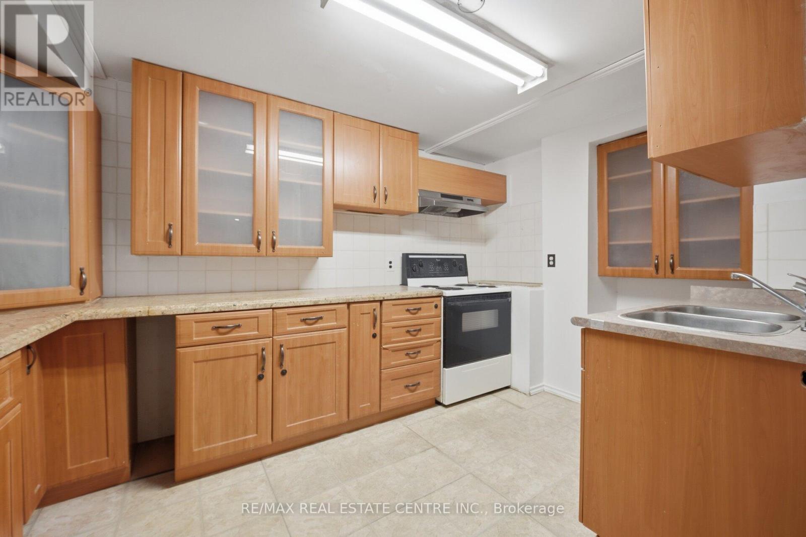 32 Dafoe Crescent, Brampton, Ontario  L6Y 2L2 - Photo 37 - W12959586