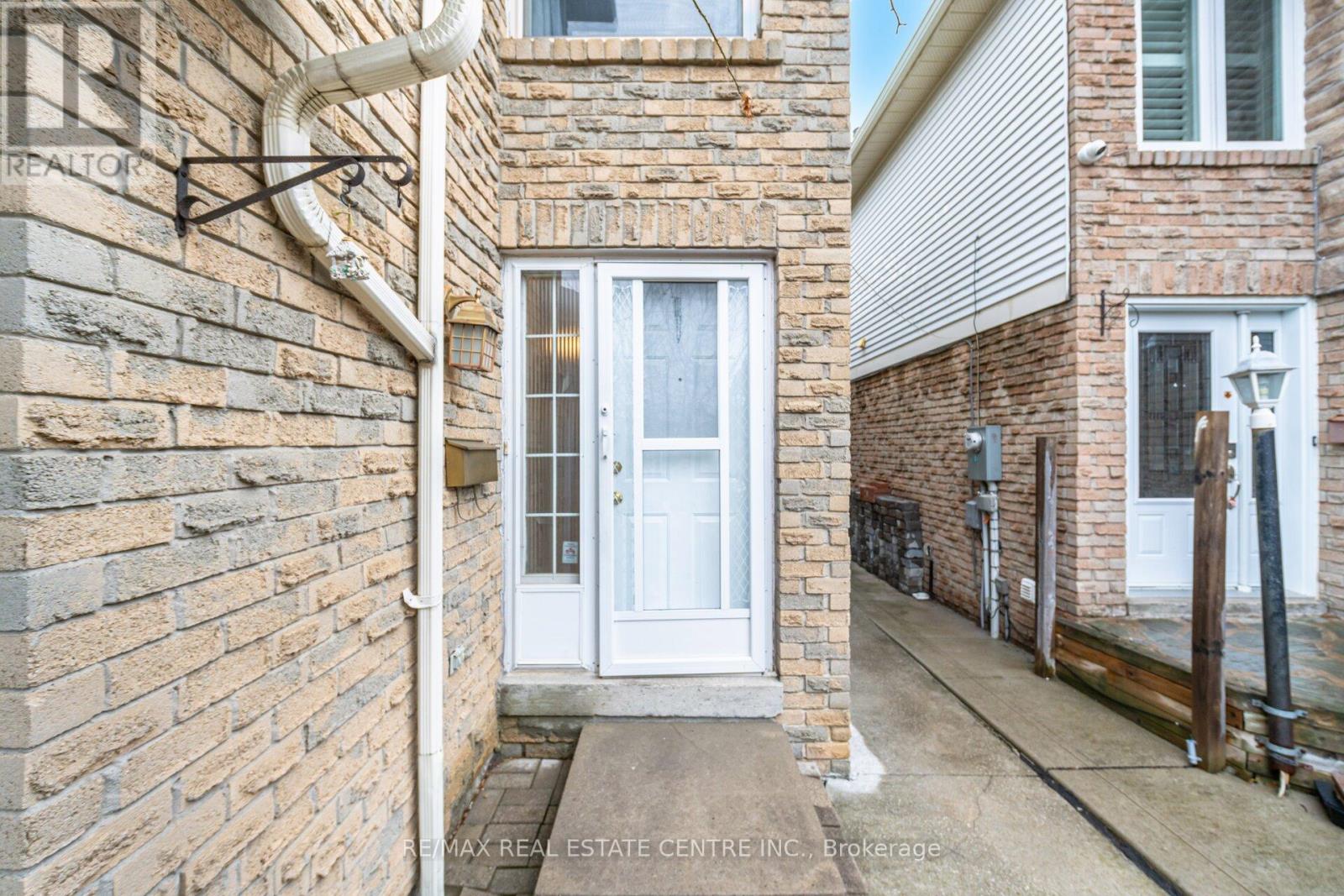 32 Dafoe Crescent, Brampton, Ontario  L6Y 2L2 - Photo 6 - W12959586