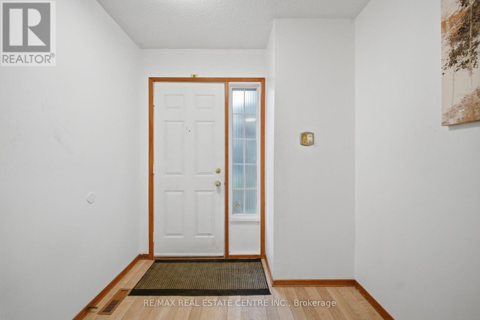 32 Dafoe Crescent, Brampton, Ontario  L6Y 2L2 - Photo 7 - W12959586