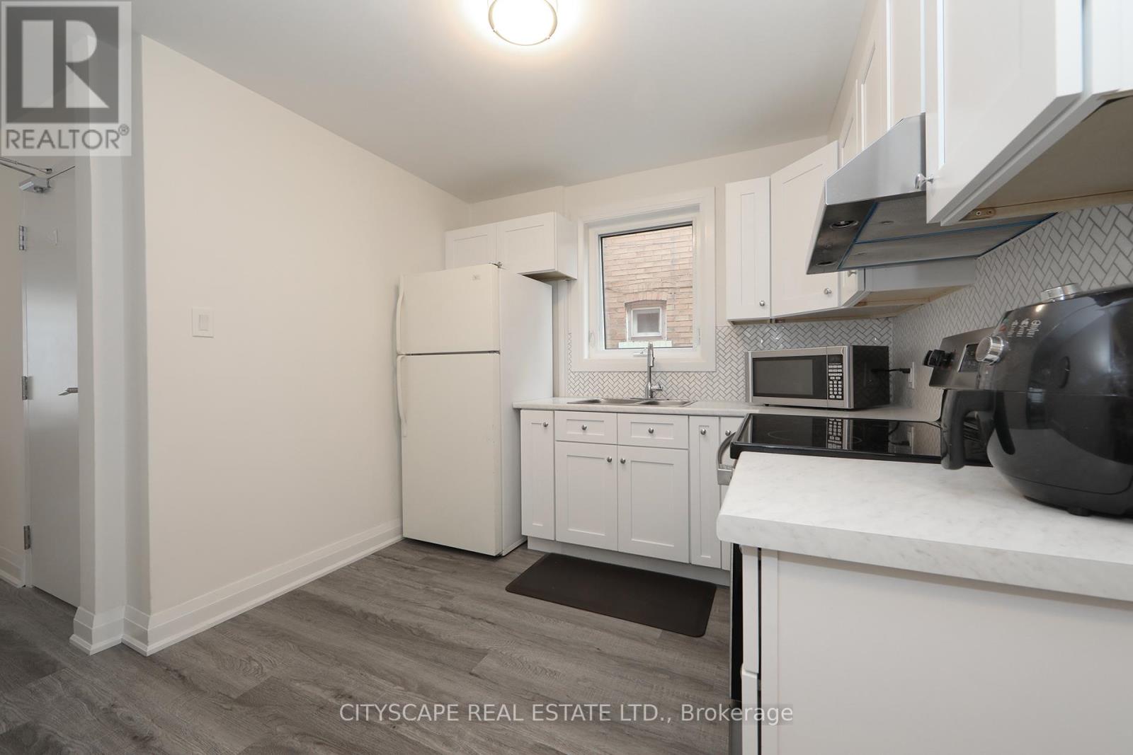 Main - 459 Hopewell Avenue, Toronto, Ontario  M6E 2S4 - Photo 3 - W12959608