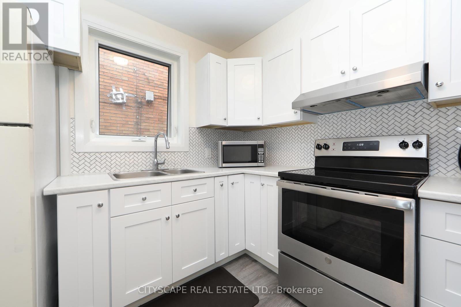 Main - 459 Hopewell Avenue, Toronto, Ontario  M6E 2S4 - Photo 4 - W12959608