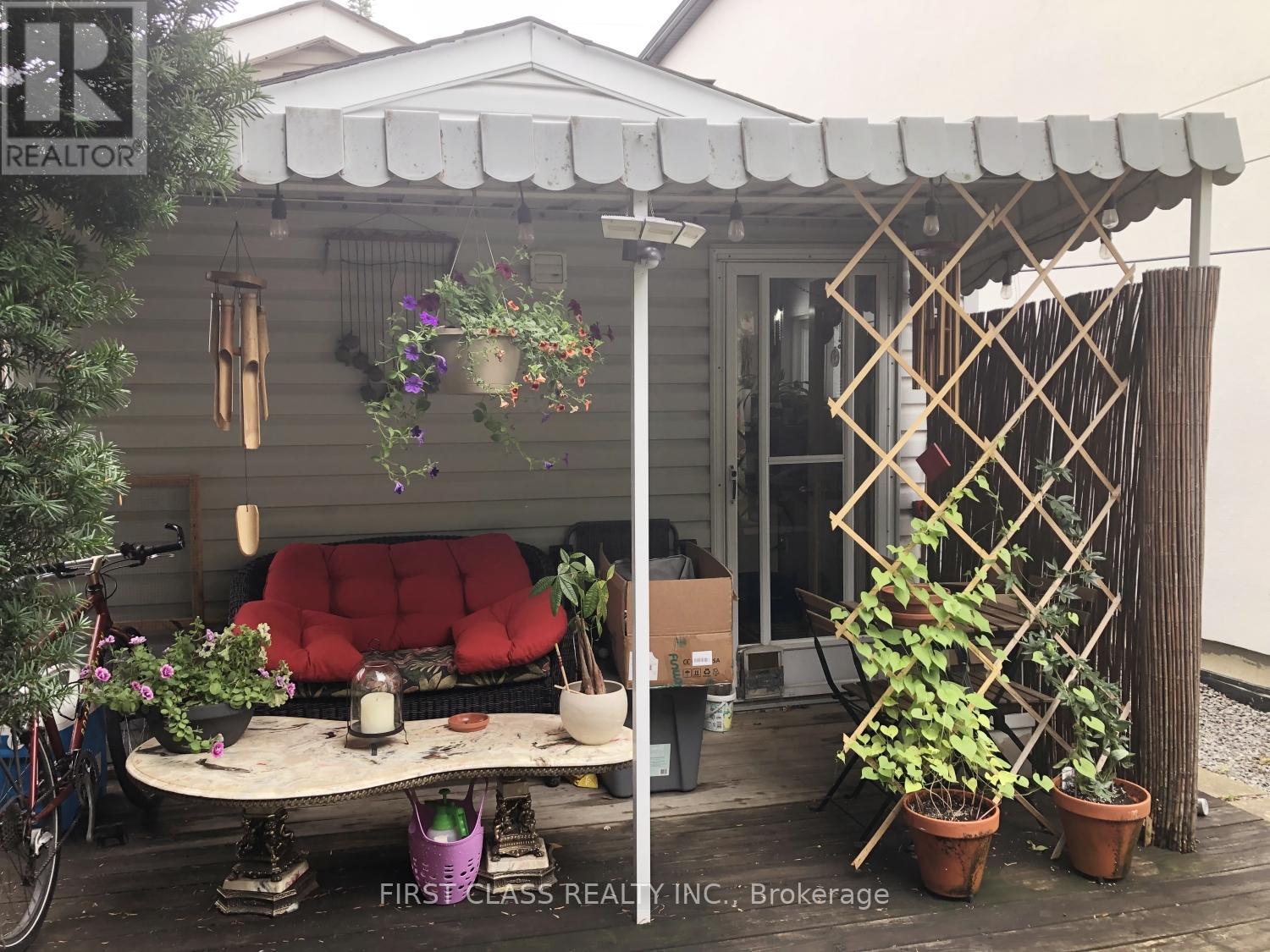 70 Twenty Fourth Street, Toronto, Ontario  M8V 3N8 - Photo 10 - W12959650