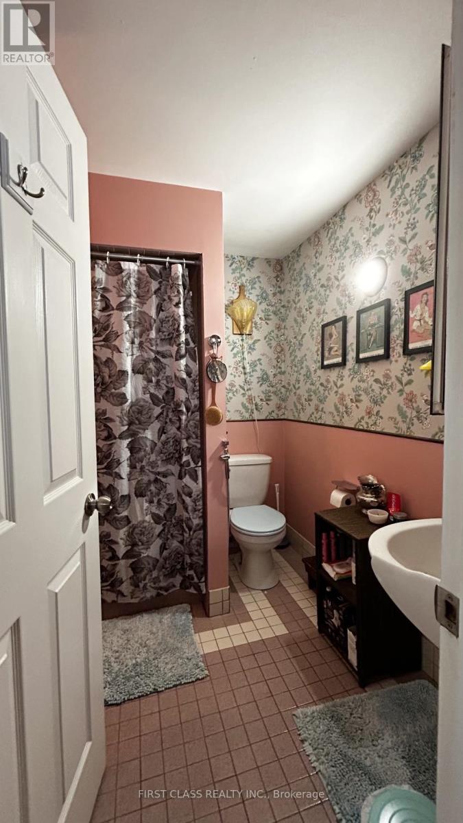 70 Twenty Fourth Street, Toronto, Ontario  M8V 3N8 - Photo 9 - W12959650