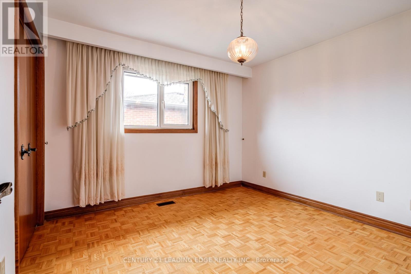 704 Hillman Crescent, Mississauga, Ontario  L4Y 2J2 - Photo 19 - W12959656