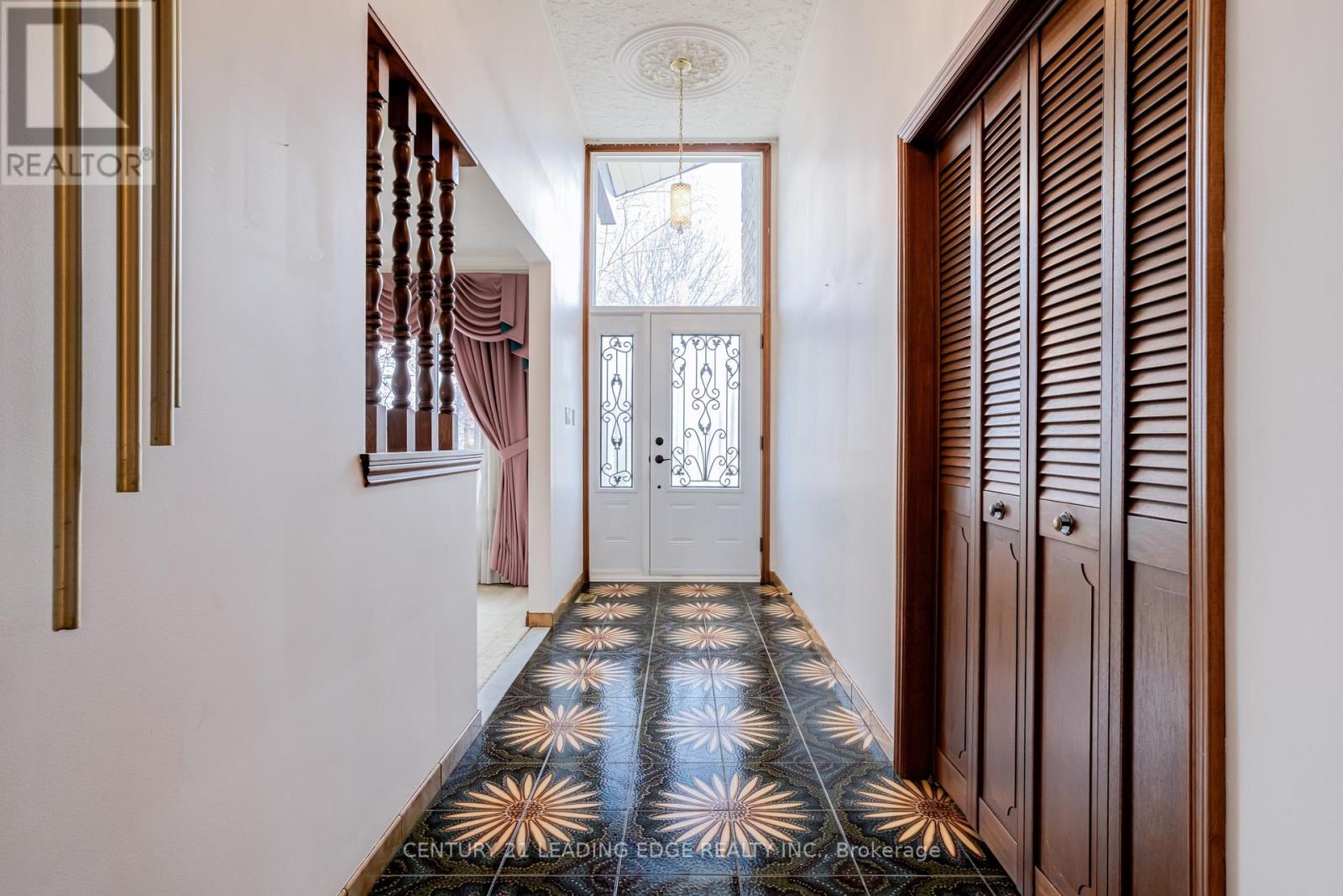 704 Hillman Crescent, Mississauga, Ontario  L4Y 2J2 - Photo 3 - W12959656