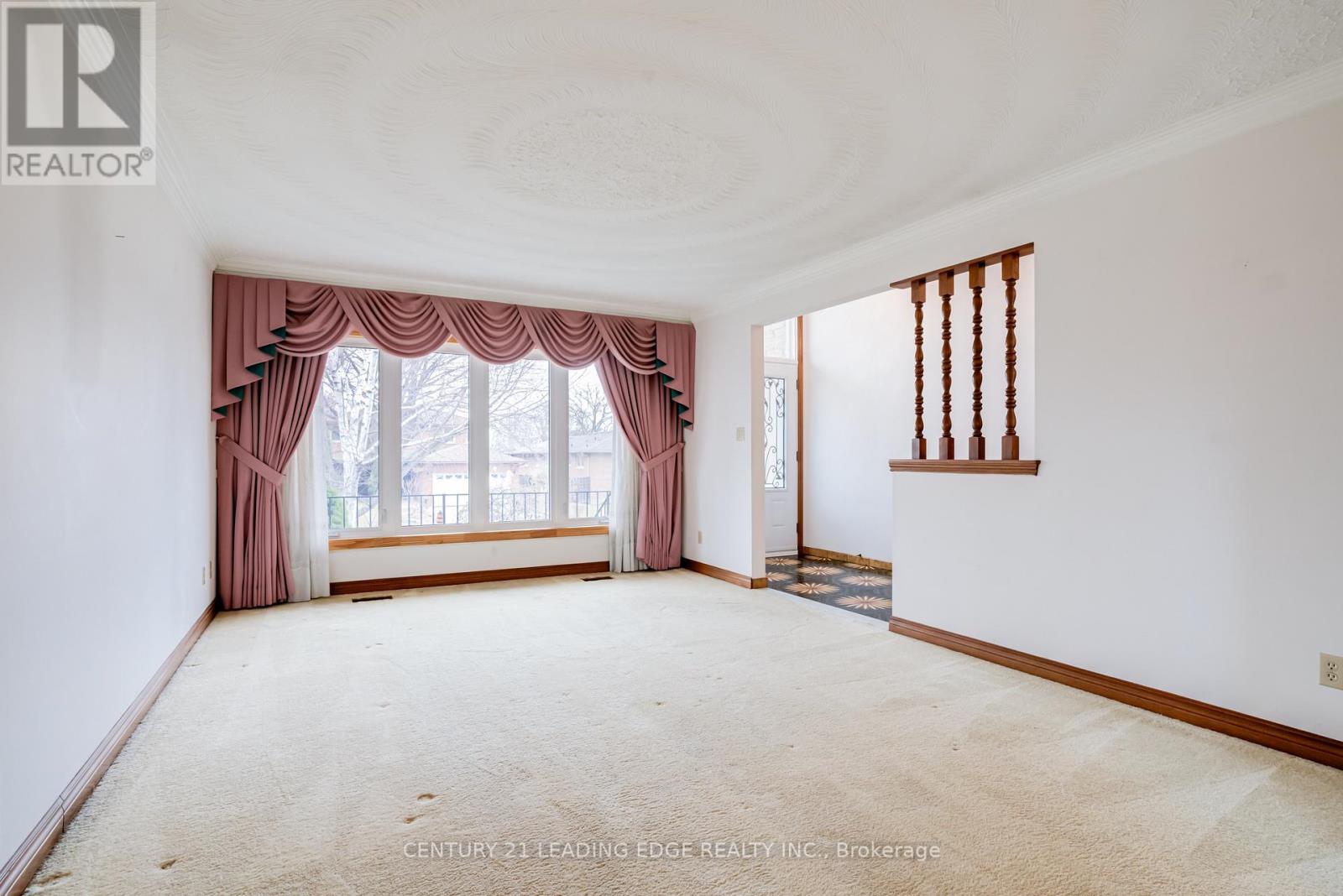 704 Hillman Crescent, Mississauga, Ontario  L4Y 2J2 - Photo 4 - W12959656