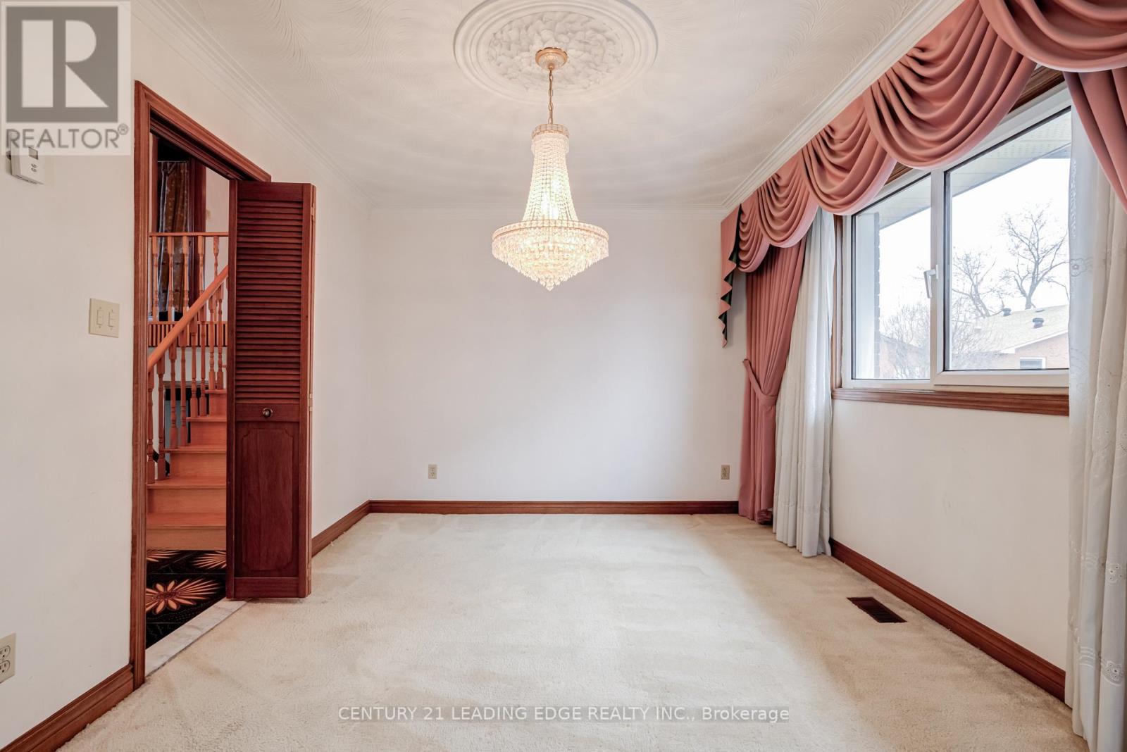 704 Hillman Crescent, Mississauga, Ontario  L4Y 2J2 - Photo 8 - W12959656