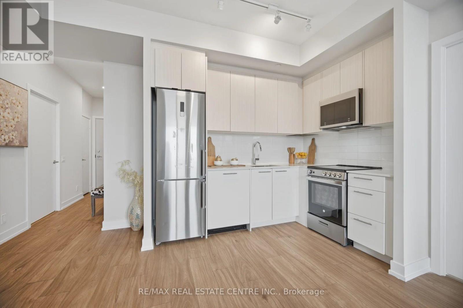 901 - 215 Veterans Drive, Brampton, Ontario  L7A 5L6 - Photo 11 - W12959674