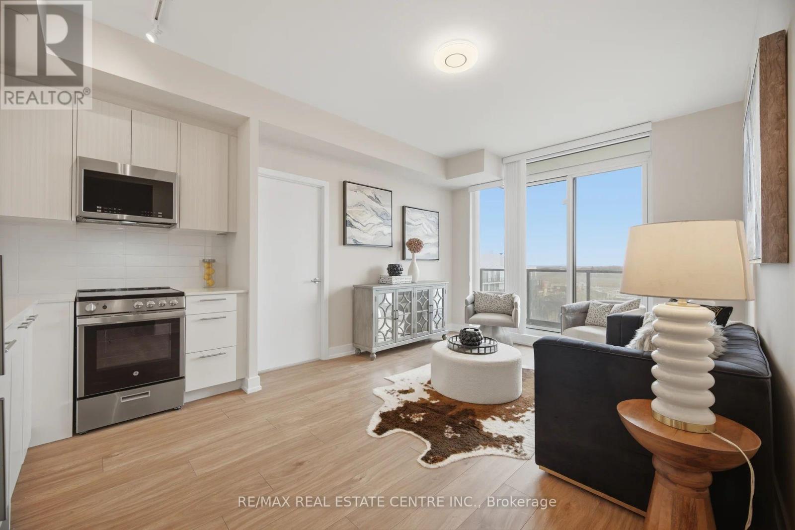 901 - 215 Veterans Drive, Brampton, Ontario  L7A 5L6 - Photo 5 - W12959674