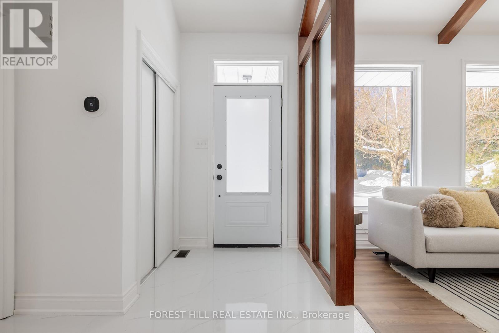 37 Farmcote Road, Toronto, Ontario  M3B 2Z6 - Photo 2 - C12754114