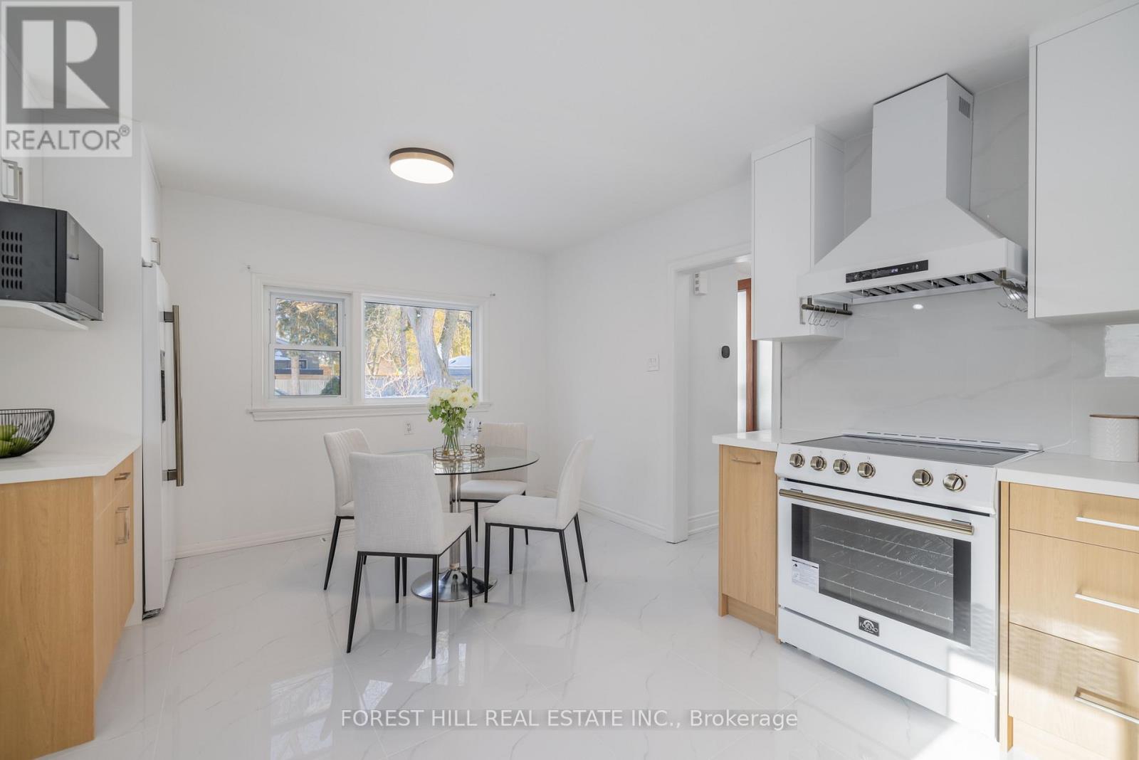 37 Farmcote Road, Toronto, Ontario  M3B 2Z6 - Photo 9 - C12754114