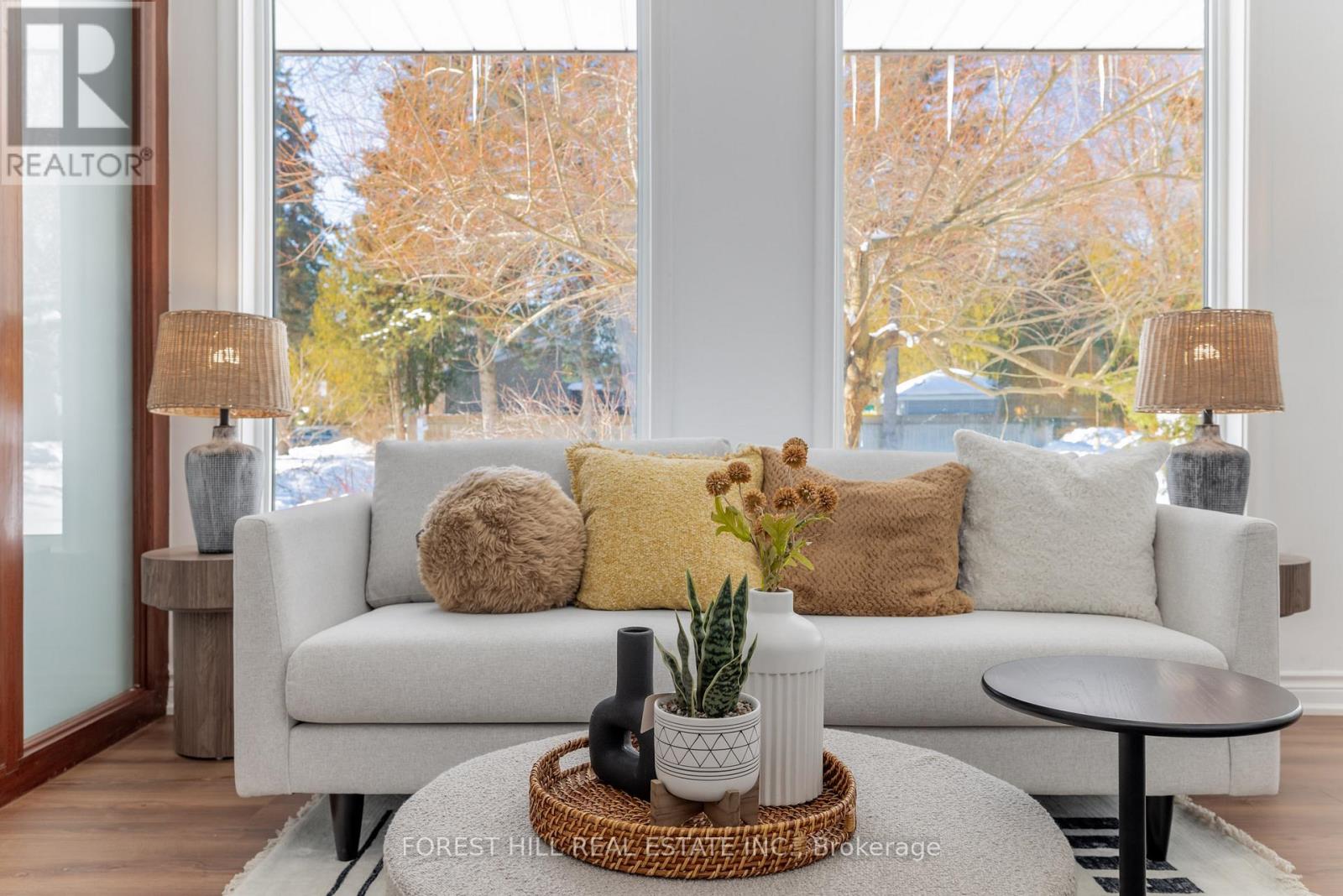 37 Farmcote Road, Toronto, Ontario  M3B 2Z6 - Photo 4 - C12754114