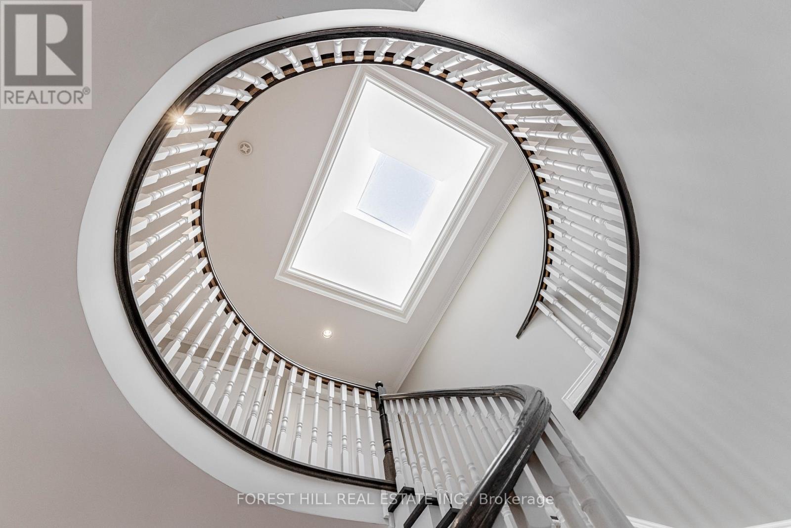 72 ALDERSHOT CRESCENT, Toronto, Ontario