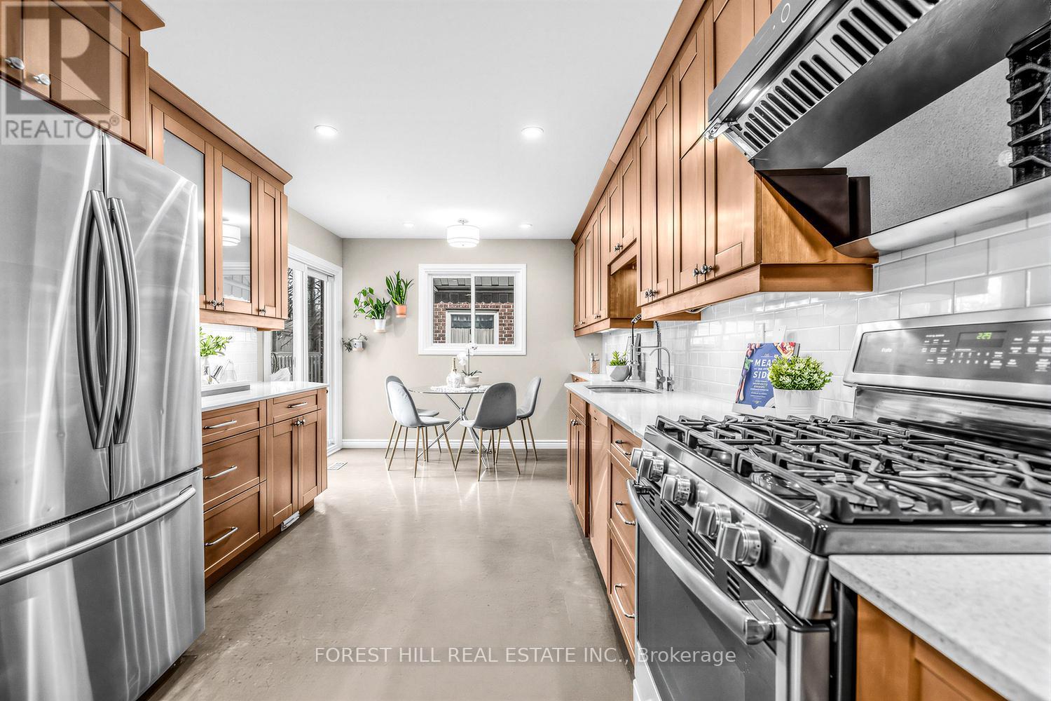 49 Seaton Drive, Aurora, Ontario  L4G 3W9 - Photo 9 - N12880694