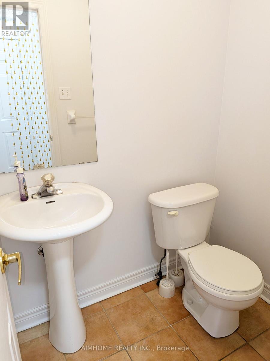 74 Sunway Square, Markham (Raymerville), Ontario  L3P 7X5 - Photo 14 - N12955456