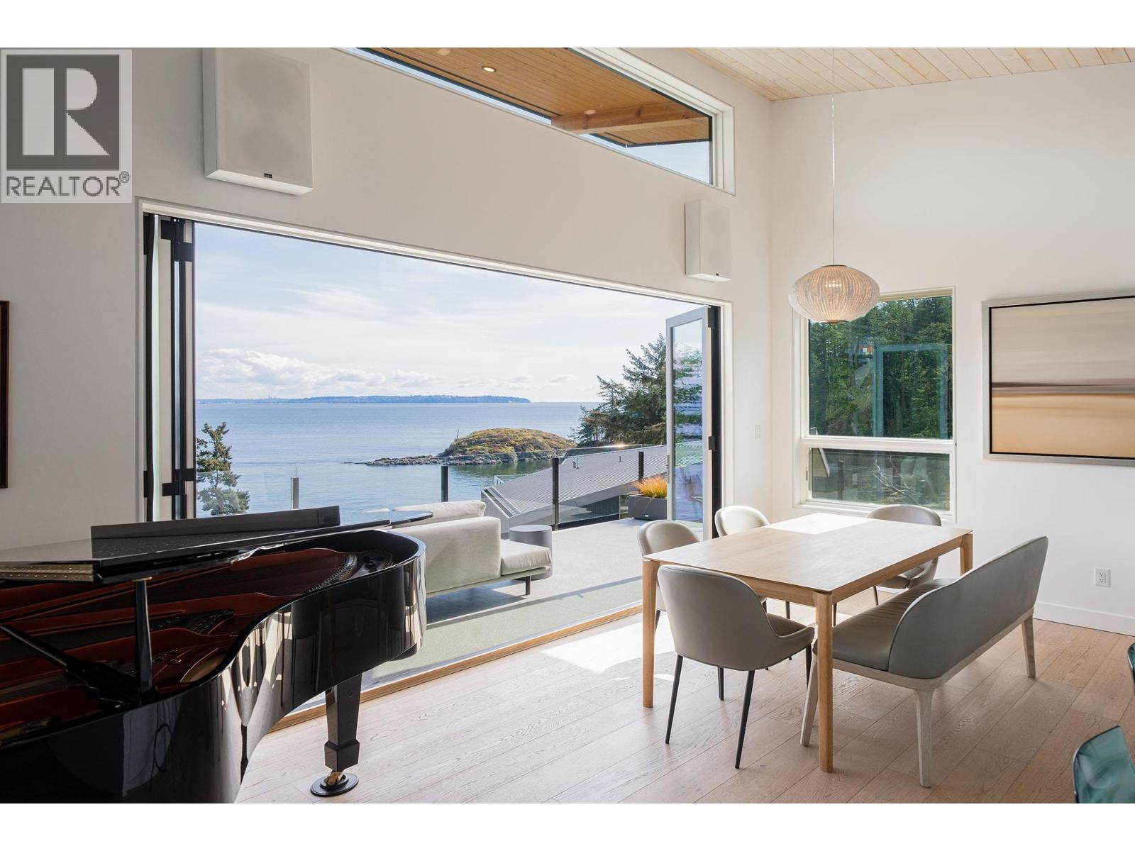 242 SHORE LANE, Bowen Island, British Columbia