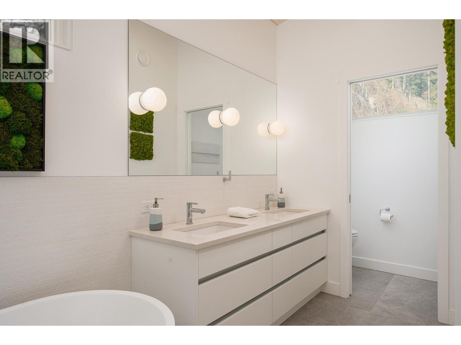 242 Shore Lane, Bowen Island, British Columbia  V0N 1G2 - Photo 15 - R3107003