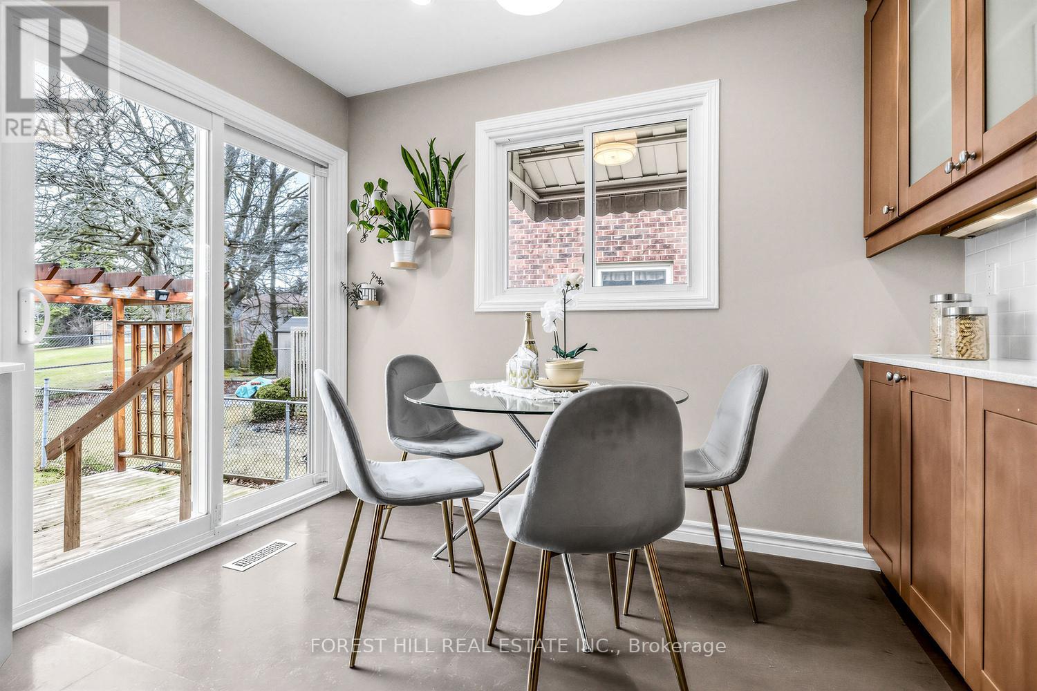 49 Seaton Drive, Aurora, Ontario  L4G 3W9 - Photo 11 - N12880694