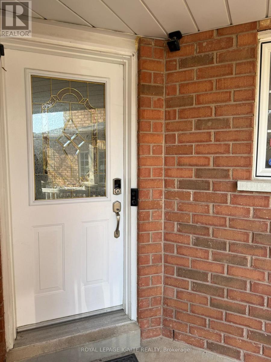 3 Todmorden Drive, Brampton, Ontario  L7A 1M5 - Photo 2 - W12952868