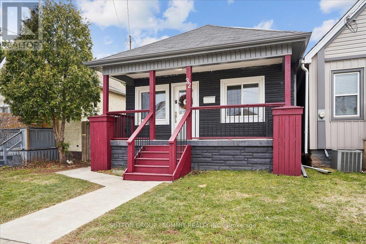 32 ALLAN AVENUE, Hamilton, Ontario