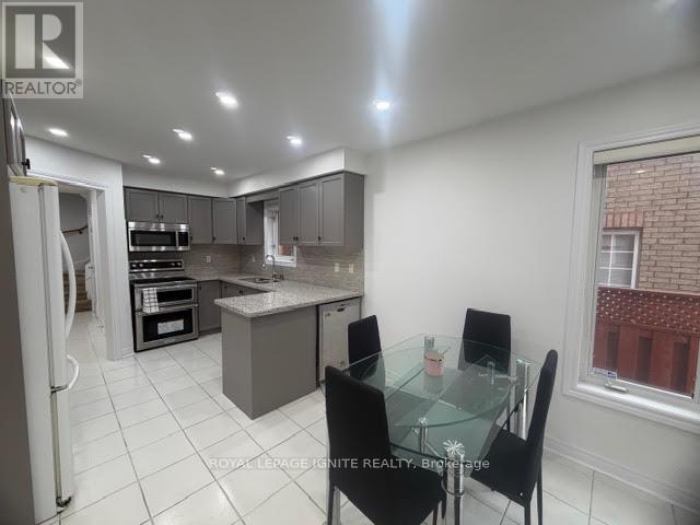 3 Todmorden Drive, Brampton, Ontario  L7A 1M5 - Photo 4 - W12952868