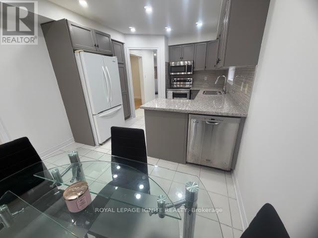 3 Todmorden Drive, Brampton, Ontario  L7A 1M5 - Photo 5 - W12952868