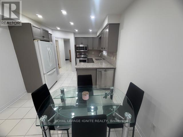 3 Todmorden Drive, Brampton, Ontario  L7A 1M5 - Photo 6 - W12952868