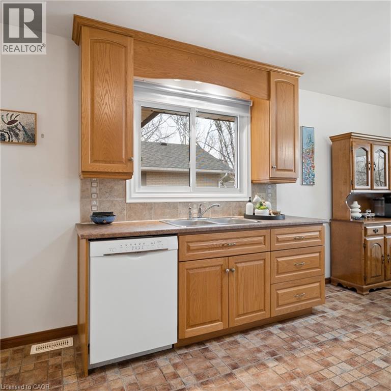 228 Kenneth Avenue, Kitchener, Ontario  N2A 1W4 - Photo 11 - 40817636