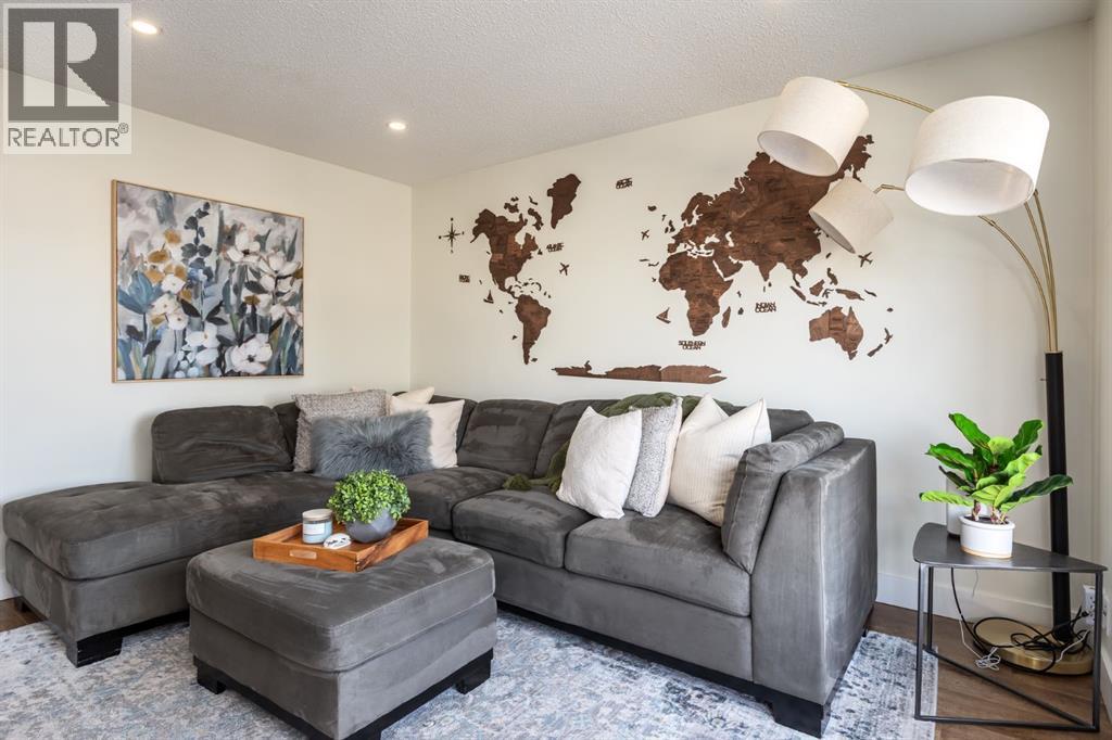 7806 20a Street SE, Calgary, Alberta  T2C 1Y5 - Photo 3 - A2292214