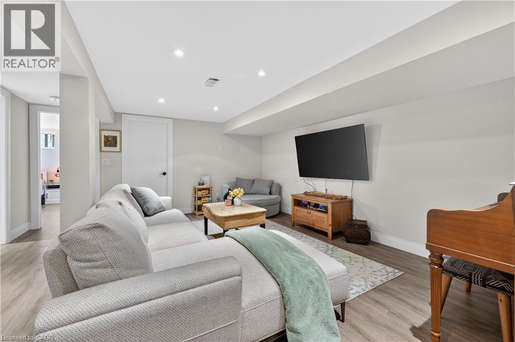 22 Hazelwood Avenue, Grimsby, Ontario  L3M 1K1 - Photo 5 - 40816472