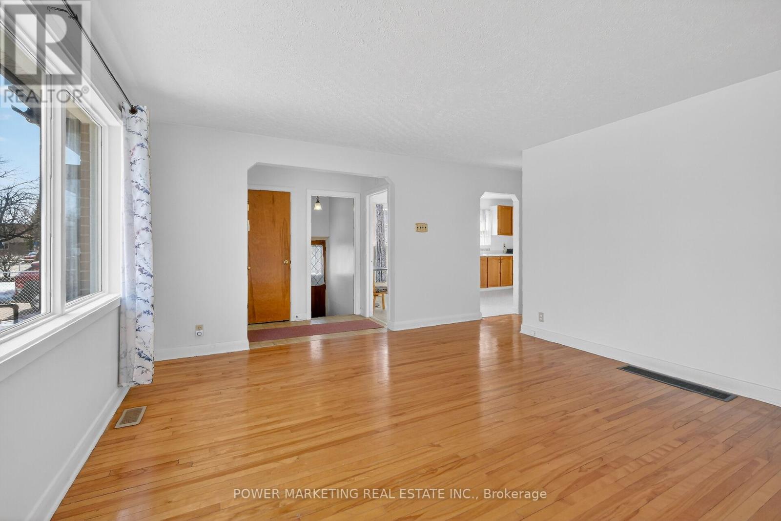 944 Eve Street, Ottawa, Ontario  K1K 3R4 - Photo 11 - X12959798