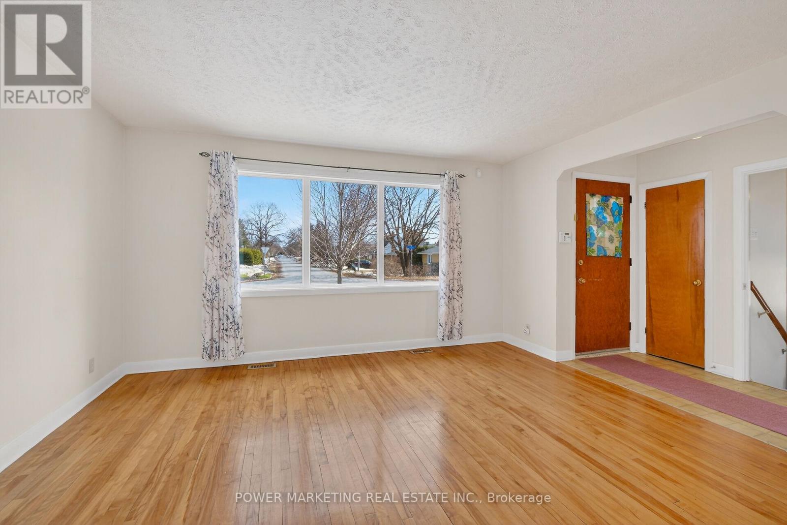 944 Eve Street, Ottawa, Ontario  K1K 3R4 - Photo 12 - X12959798