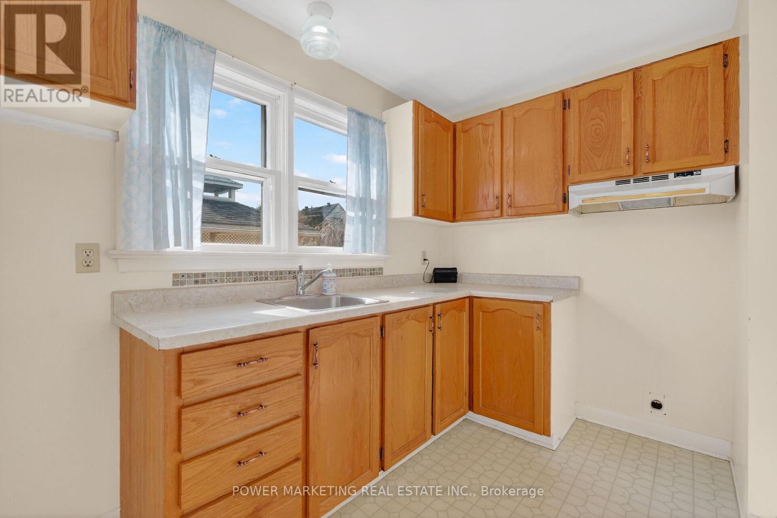 944 Eve Street, Ottawa, Ontario  K1K 3R4 - Photo 17 - X12959798