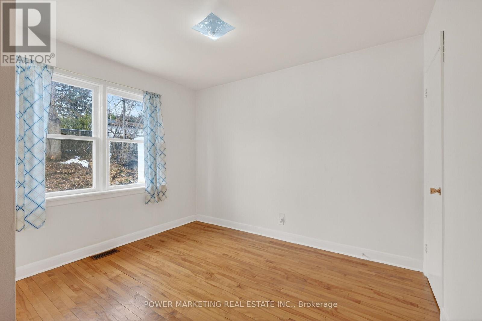 944 Eve Street, Ottawa, Ontario  K1K 3R4 - Photo 29 - X12959798