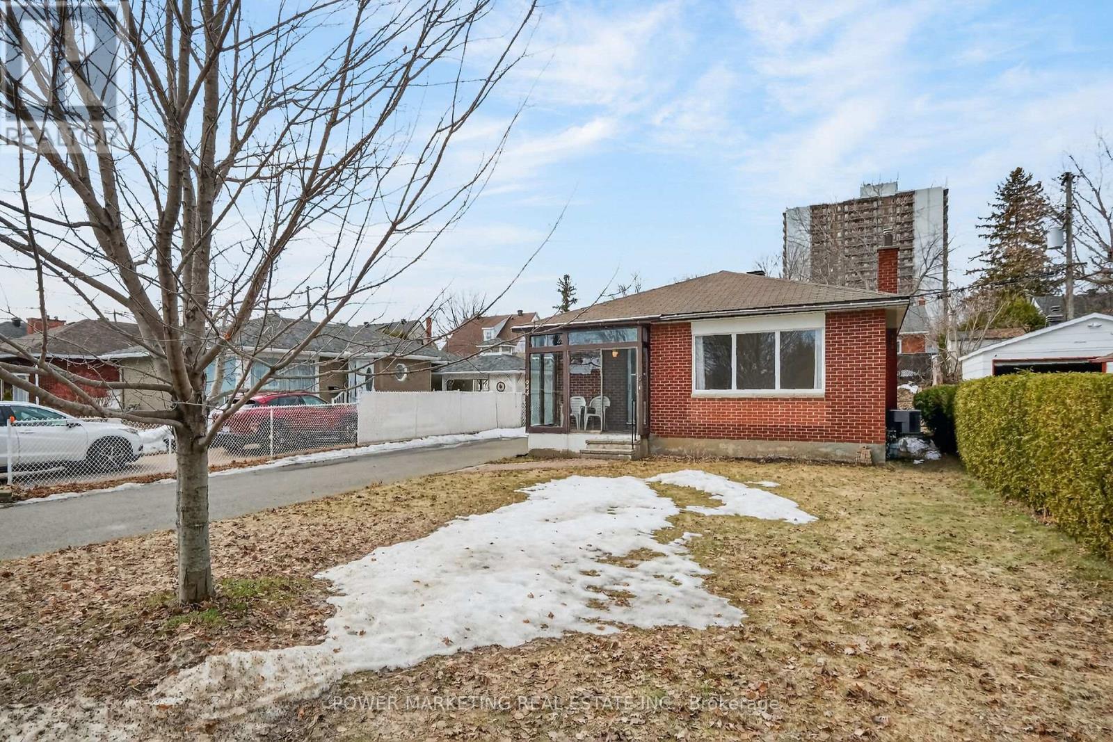 944 Eve Street, Ottawa, Ontario  K1K 3R4 - Photo 3 - X12959798