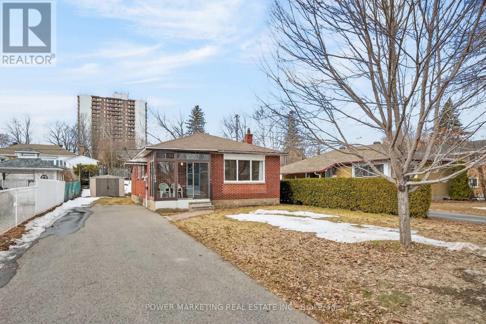944 Eve Street, Ottawa, Ontario  K1K 3R4 - Photo 4 - X12959798