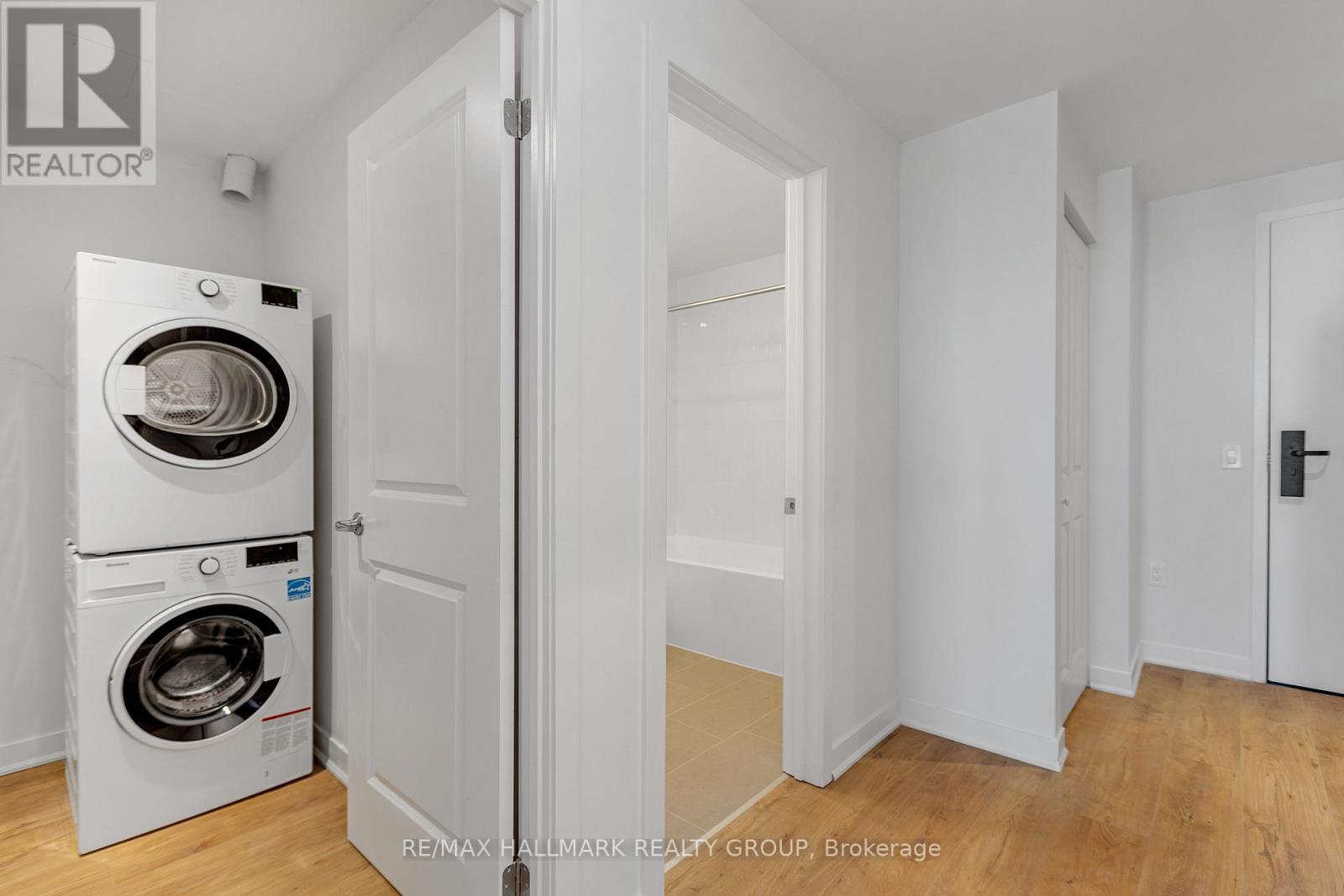 303 - 192 Bronson Avenue, Ottawa, Ontario  K1R 0E7 - Photo 10 - X12959930