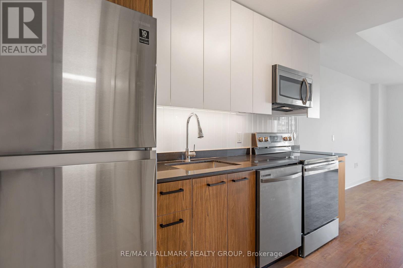 303 - 192 Bronson Avenue, Ottawa, Ontario  K1R 0E7 - Photo 3 - X12959930